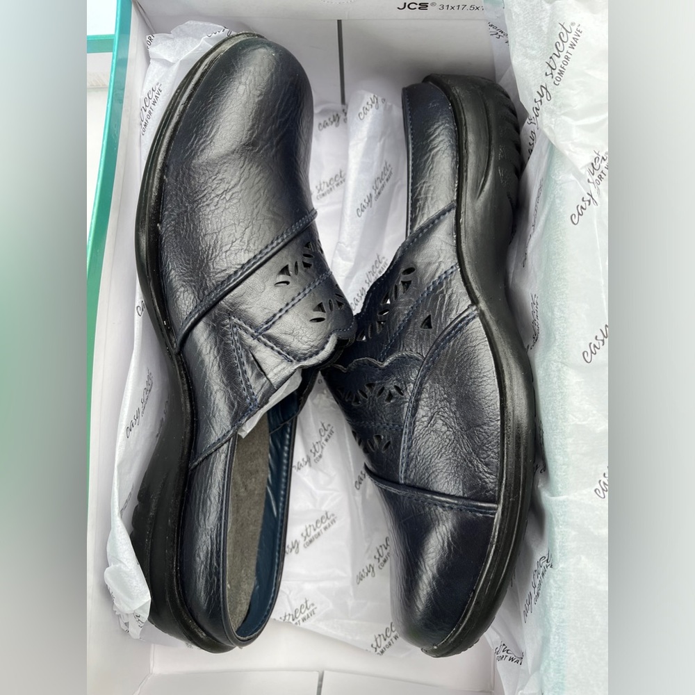 Easy Street Navy Forever Shoe. Size 8. Color: Navy. NEW - Picture 8 of 9